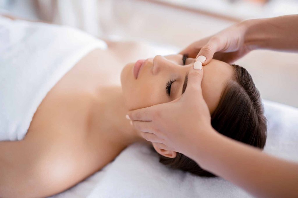 Masaje Kobido: Qué es y cuáles son sus beneficios (lifting facial japonés)
