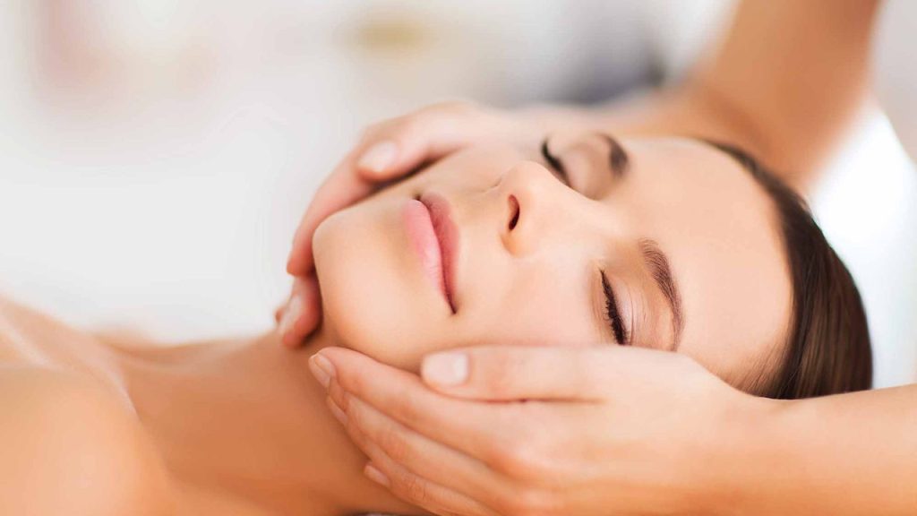 Masaje Kobido: Qué es y cuáles son sus beneficios (lifting facial japonés)